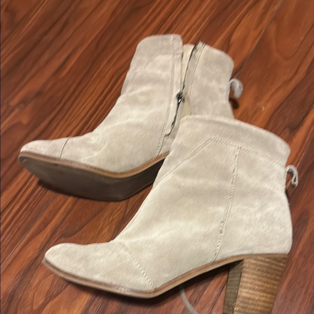 Toms Cream Heeled Boots